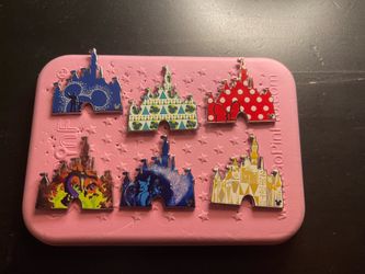 Disneyland Pin Castle set