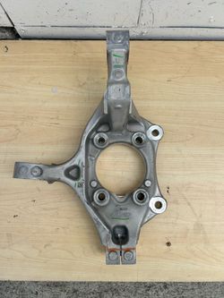 Hyundai IONIQ 5  RWD Front Left Driver Side Spindle Knuckle Hub 2022 To 2026 Used Oem