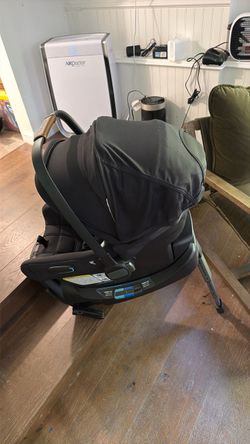 Nina Pipa RX Car Seat With Base