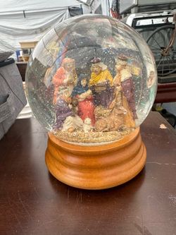 Silent Night Snow Globe