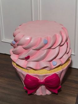 Cupcake stool