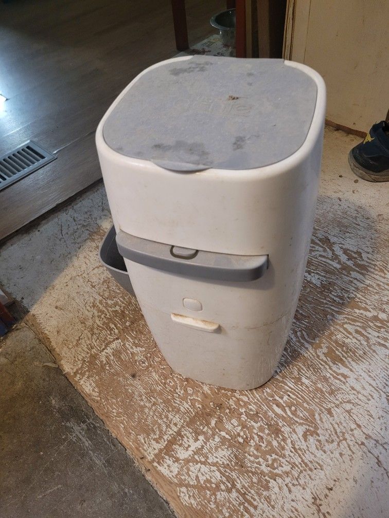 3 Free Cat Litter Genies