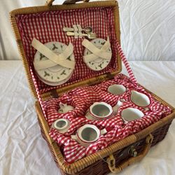 Vintage Christmas doll tea Set 
