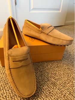 TOD’S Gommino Driving Loafers – Brand New – Men’s Size 10.5 US – Luxury Italian Suede – Camel/Tan