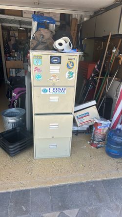 Fireproof file cabinet