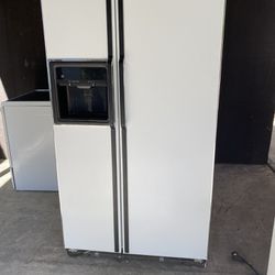 GE Side By SideGE  Refrigerator/ Freezer