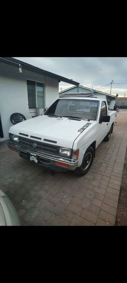Nissan 1991 white