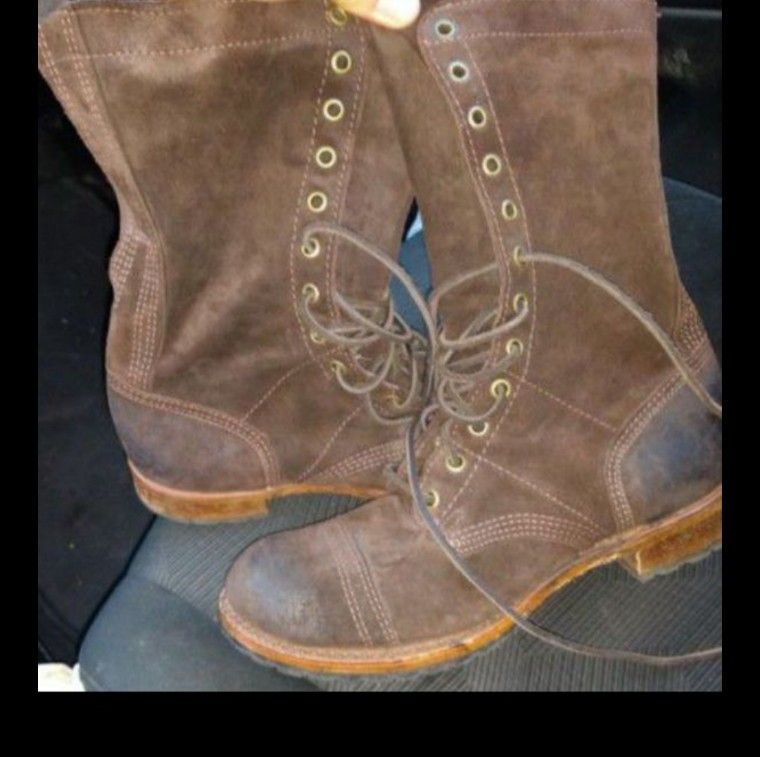 Authentic Walk Over Vintage Boost Size 9