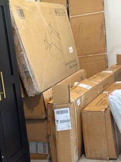 Free boxes with packing materials