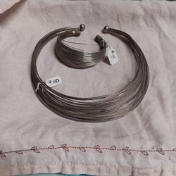 Necklace And Wire Bracelet Set 