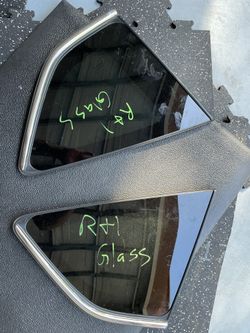 QTR Glass Rav4
