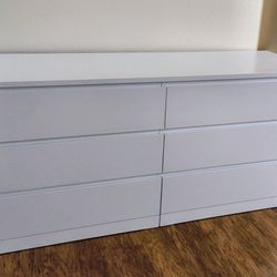 6- Drawer Dresser ,White