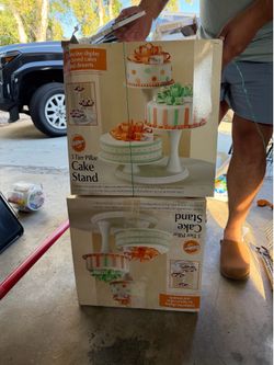 Wilton three tier cake stand