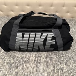 Medium Sized Nike Duffel Bag
