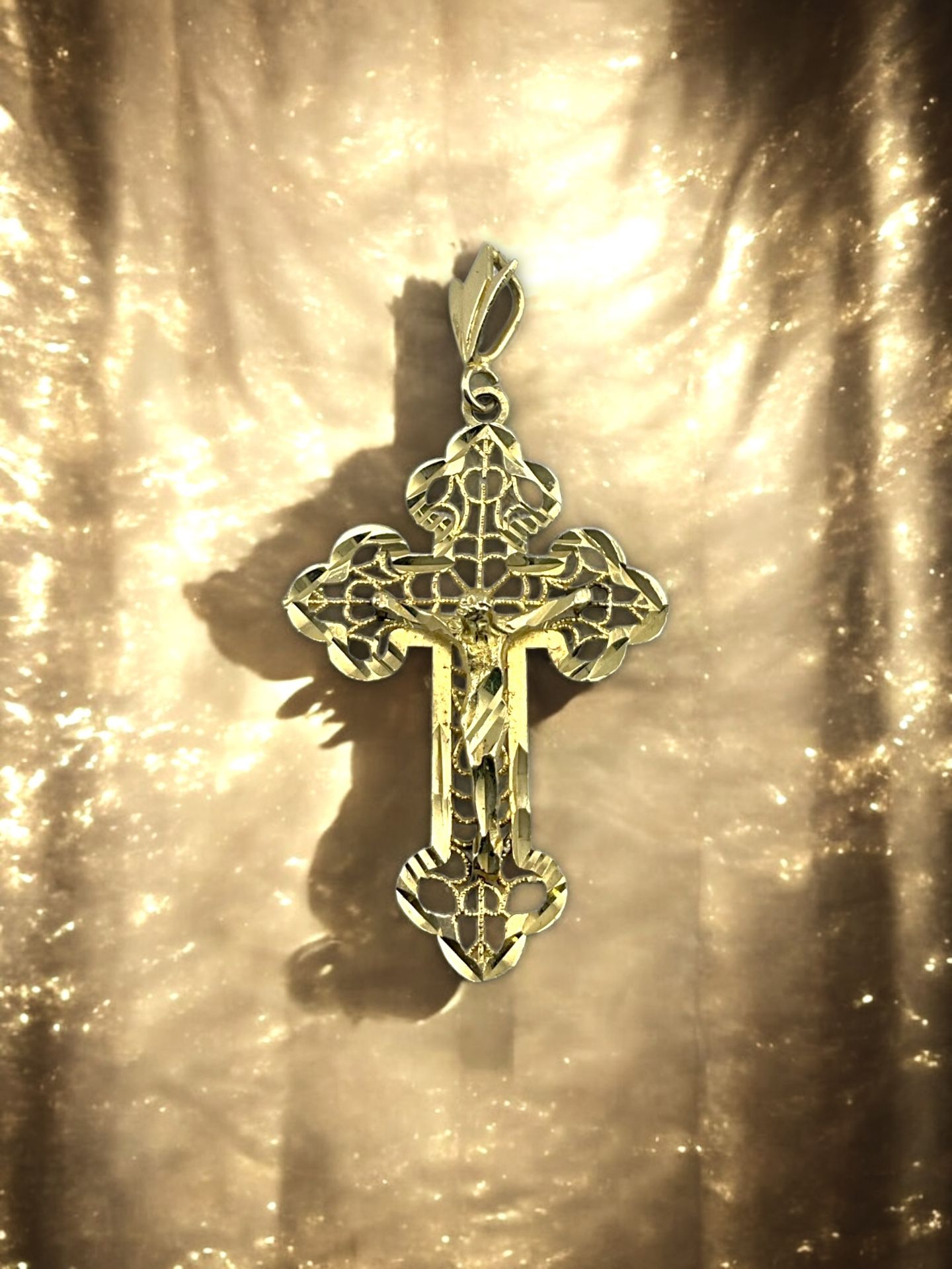 14kt 4.10g Yellow Gold Religious Cross Pendant.