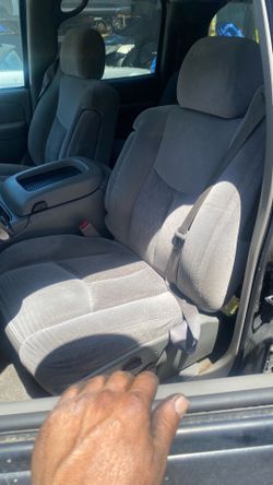 01-05 Chevy suburban Tahoe front seats console