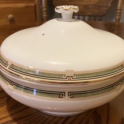 Wedgwood Oberon Covered Vegetable Bowl 