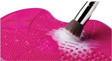 Silicone Brush Cleaning Mat and Portable Washing Tool Scrubber Helps Clean Makeup and Cosmetic Brushes