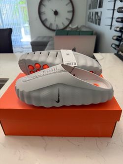 Nike Men's Mind 001 Pregame Mules Color: Lt Smoke Grey/Chrome/Hyper Crimson-Size 11