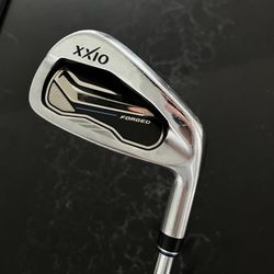 XX10 5 Iron in Excellent Condition