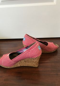 TOMS nautical stripe wedges like new size 9.5