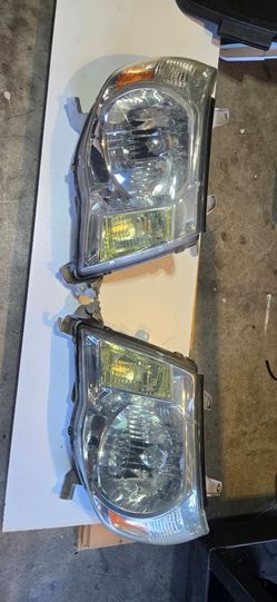 2005 -2014 Toyota Tacoma Headlight Assembly
