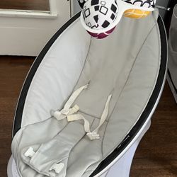 4 Moms Swing