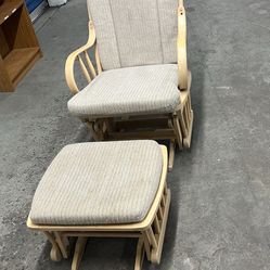 Good condition, rocking chair with foot rest Good condition, rocking chair with foot rest