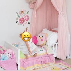 Delta Children Wooden Toddler Bed – White – Like New