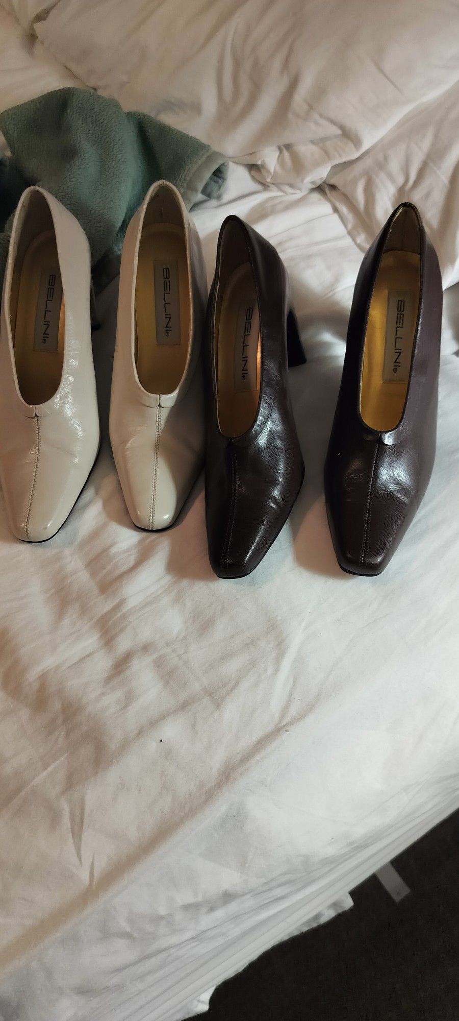 D E L L I N I Women's Heel Shoe Size 7.5 Medium Two Pairs $5 Each