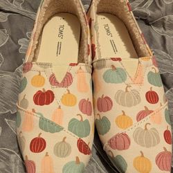Toms Pumpkin Shoes