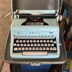 Royal Vintage Typewriter And Case 