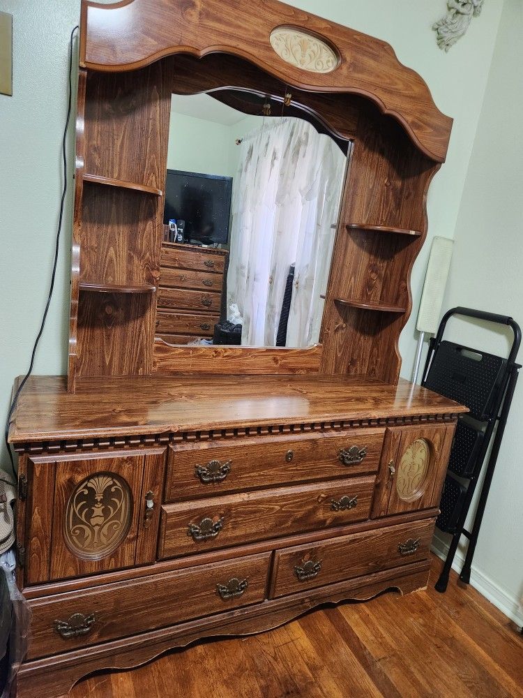 Bedroom Furniture Set 
