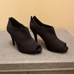 New. Express open toes heels. With zippers on the back  Suede material. Color black size 8 
