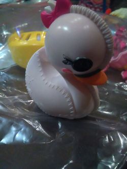 Lalaloopsy swan figure