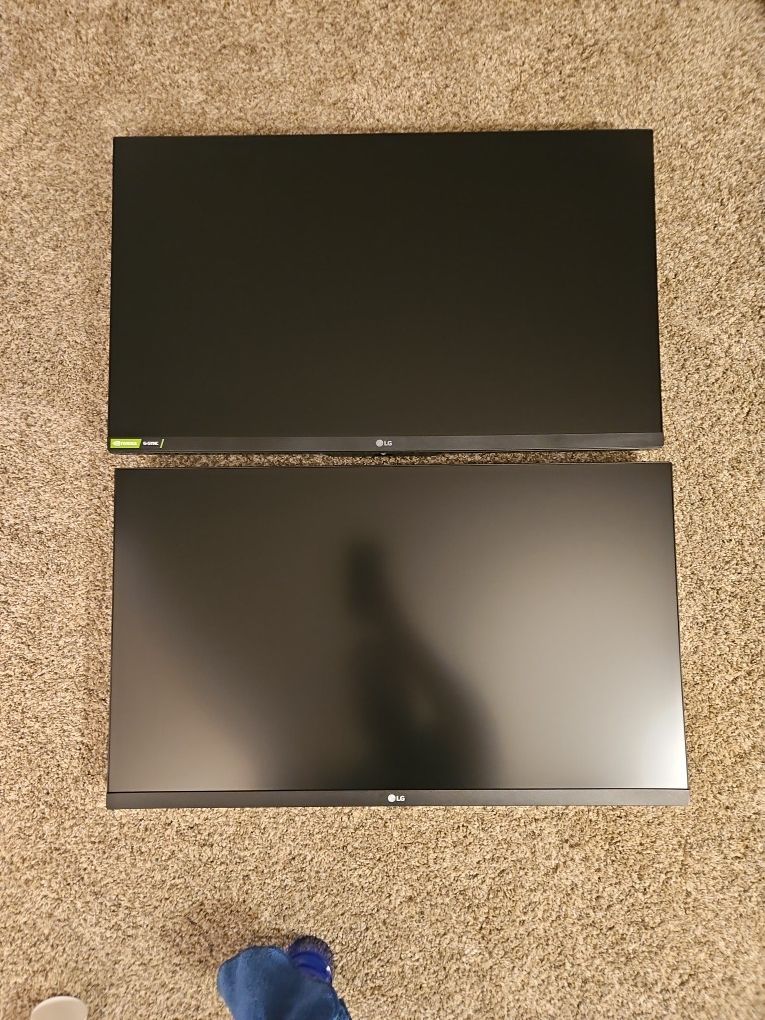 2 LG Monitors