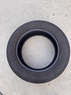 255/60/19 Tire