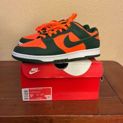 NIKE DUNK LOW RETRO MEN’S 9.5 !!