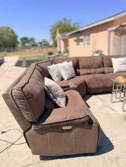 Brown sectional recliner 🛋️🛋️
