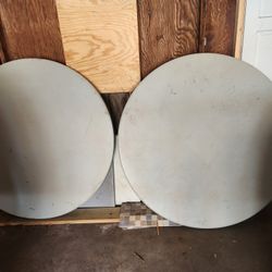 “2 Round Folding Tables – Good Condition”
“Selling 2 round plastic folding tables. 