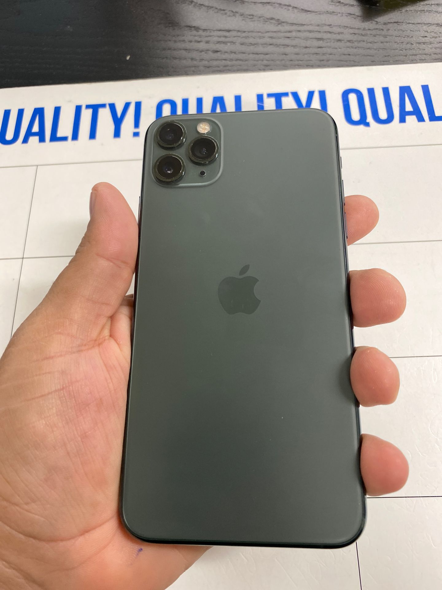 iPhone 11 Pro Max 256GB T-Mobile network only Metro PCS / Simplemobile/ ultra mobile/ lyca mobile/ T-Mobile network only The phone is ready to use