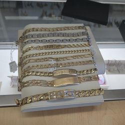 14k 10k Gold Bracelet Different Grams Different Pieces Layaway Available 10%dwon If You Are Interested Please Ask For Maribel Thank You 