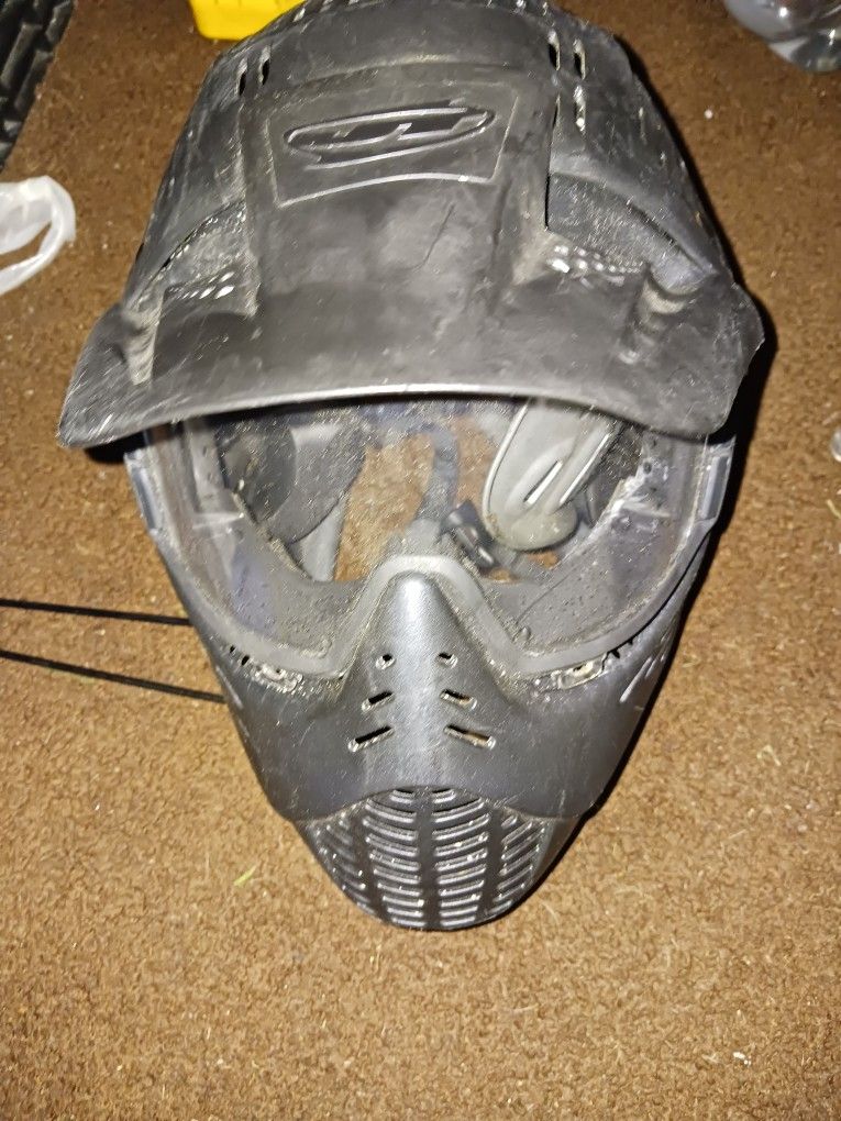 Paintball Gun Two Masks And 100 Roounds