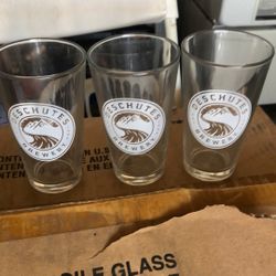 These are vintage Knee Deep Brewing Co branded beer glasses from Libbey.  Brand: Knee Deep Brewing Co. Manufacturer: Libbey (model number 5139 visible