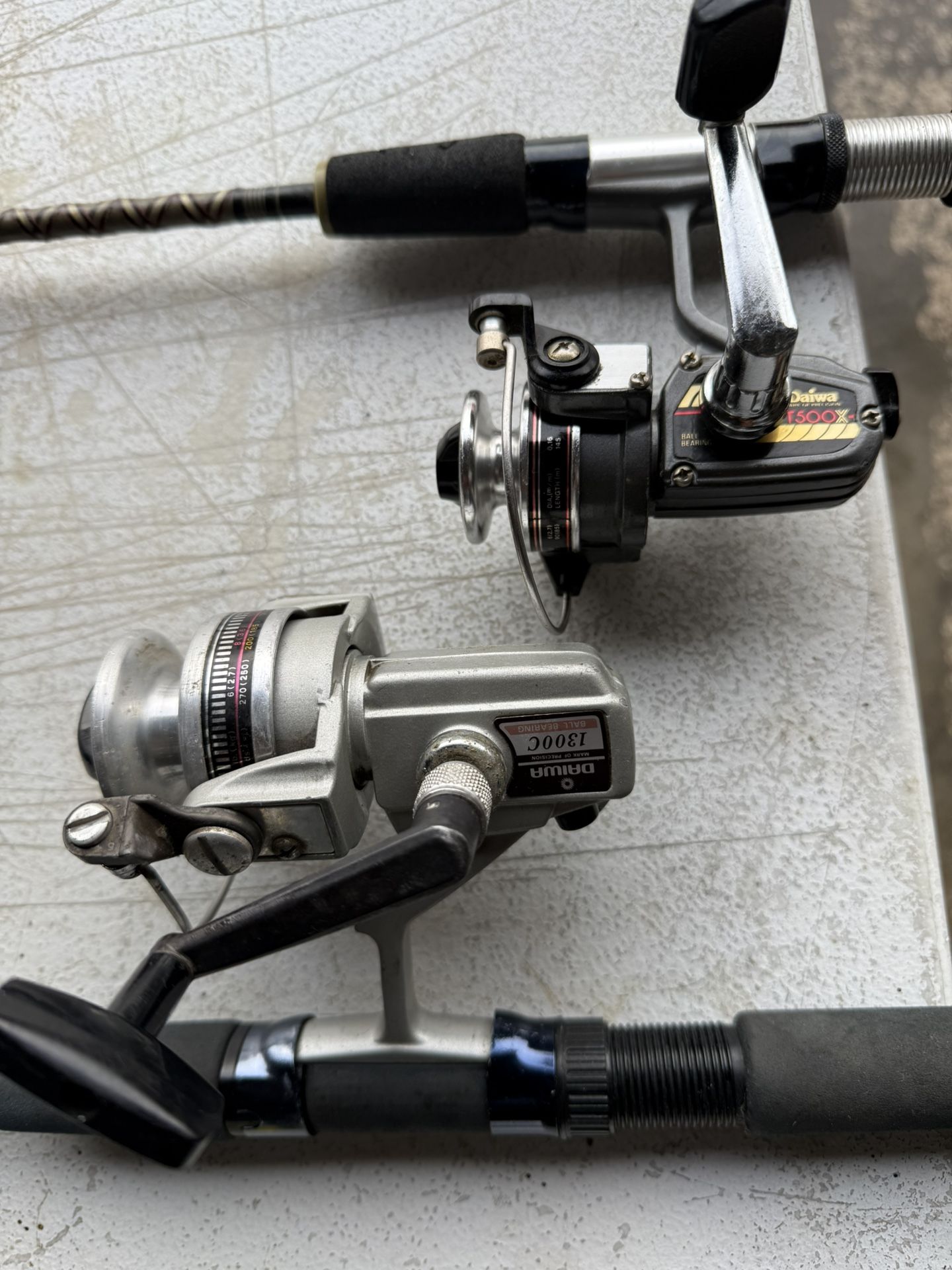 2) Old School Daiwa Fishing Poles & Reels - legfisco.com.br
