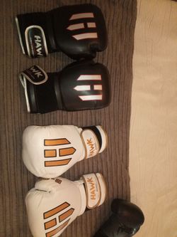 Boxing GLOVES  BLACK AND WHITE