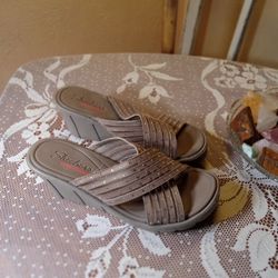 Skechers Womens Luxe Foam Grey Wedge Platform Rhinestone Sandals Sz 8