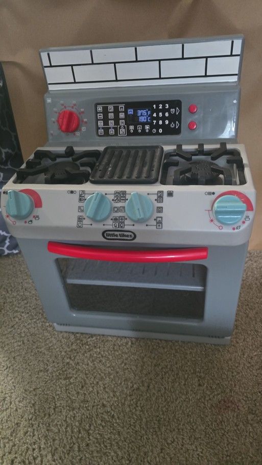 First Oven kitchen for little kids little tikes