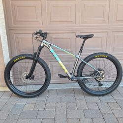 TREK ROSCOE 7 MOUNTAIN BIKE 27.5 INCH 1 X 12 SPEED DROPPER POST SEAT LIKE NEW( CHECK MY OTHER BIKES)