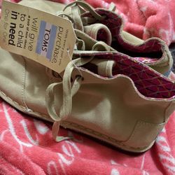 Toms Size 7.5 Women’s
